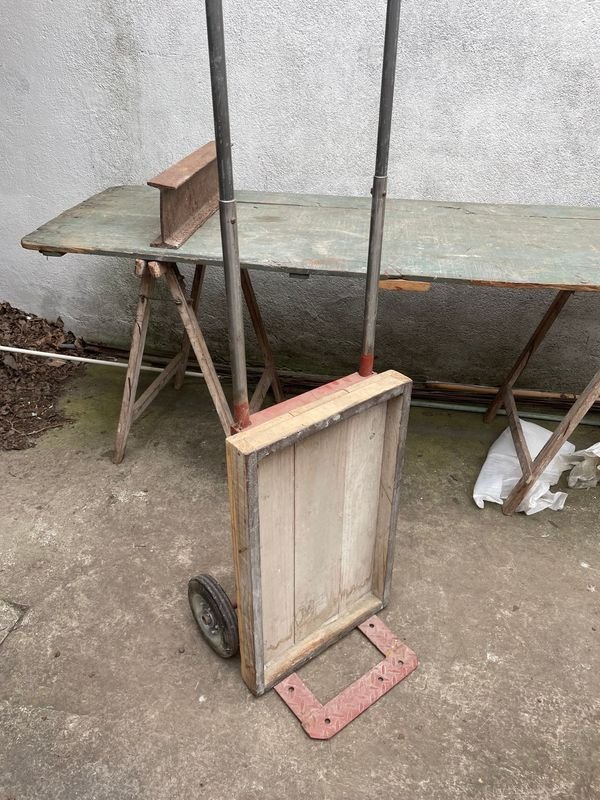Carro Metálico con Plataforma de Madera para Transporte