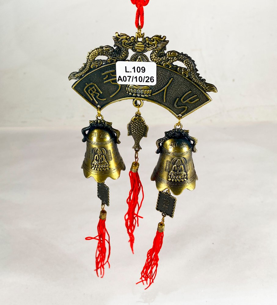 Campana Doble Decorativa con Motivo Oriental y Borlas Rojas