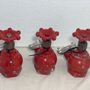 Lote de 3 Llaves de Paso y Grifería Industrial Rojas - imagen 3