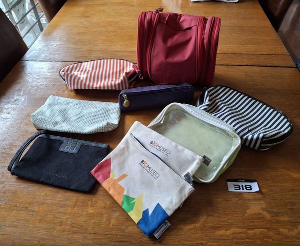 Lote de Neceser y Bolsos de Viaje de Varias Marcas y Colores