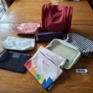 Lote de Neceser y Bolsos de Viaje de Varias Marcas y Colores - imagen 1