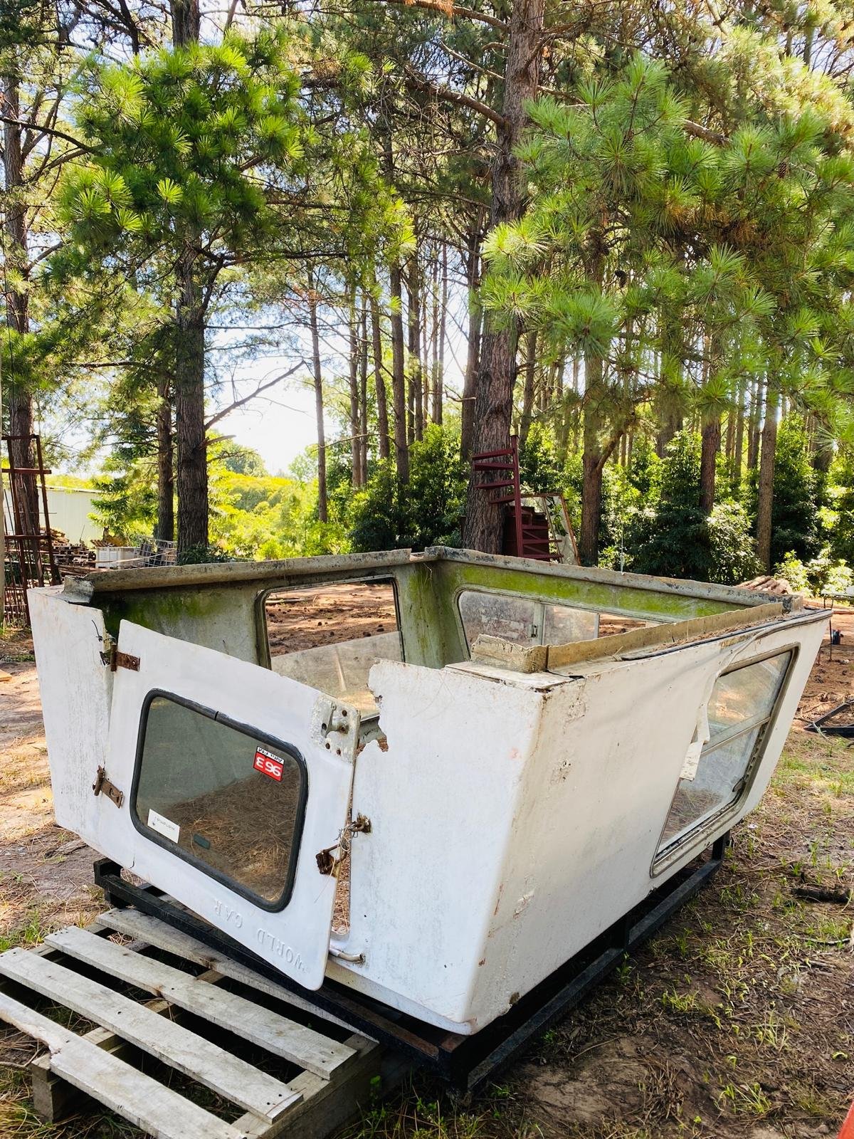 Item caja-de-camioneta-ford-en-fibra-de-vidrio - Image 1