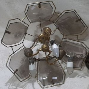 Lámpara Colgante Antigua de Bronce y Vidrio Ahumado con Pétalos Decorados - imagen 2