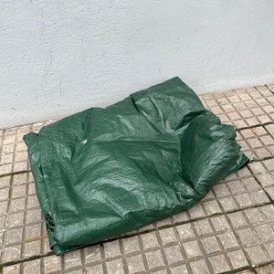 Lote siguiente: Lona Verde Resistente Aprox. 4x4 Metros