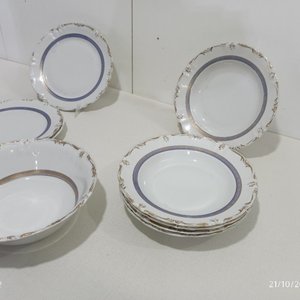 Juego de Cerámica Bavaria: Ensaladera y 8 Platos con Detalles Azules y Dorados - imagen 5