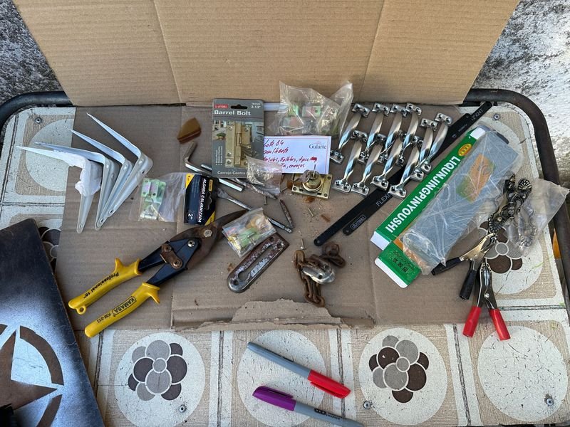 Colección de herramientas y accesorios de hardware