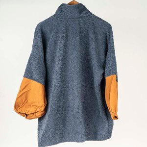 Buzo de Plush Azul y Naranja con Cierre y Bolsillo - Marca Shill Bidder - imagen 2