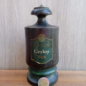 Lote siguiente: Recipiente de Madera para Té Lipton Ceylon