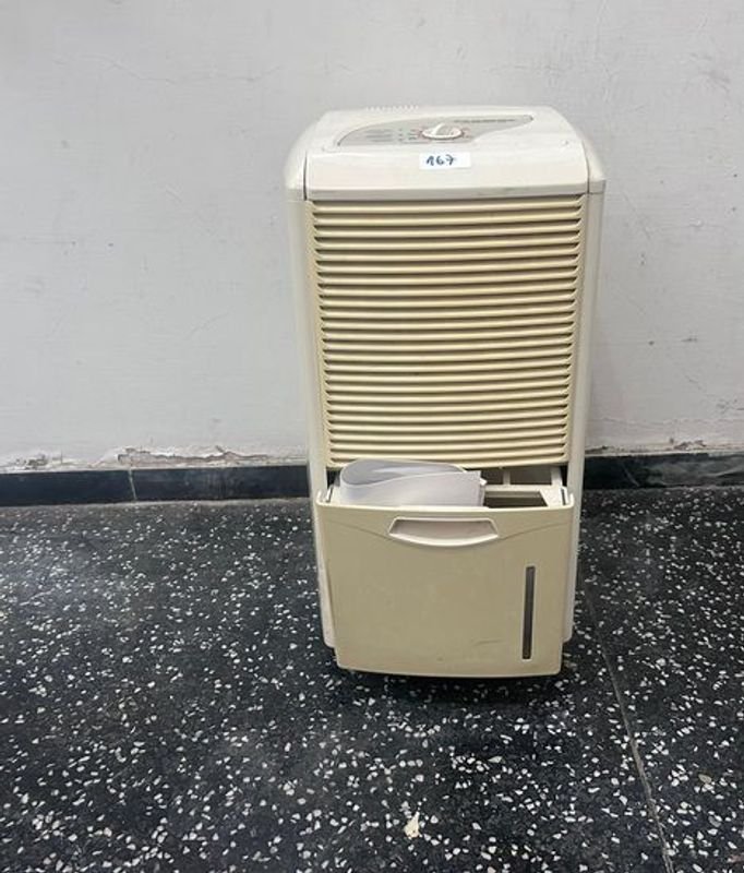Lote siguiente: Deshumidificador Panavox 2005 - Aire acondicionado y purificador