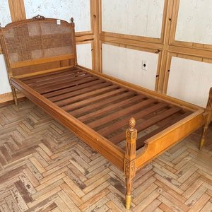 Cama Antigua de 1 Plaza Estilo Inglés con Respaldo de Esterilla - imagen 1