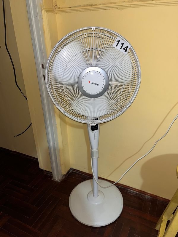 Lote siguiente: Ventilador de pie James de buena calidad