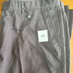 Lote anterior: Pantalón de Gabardina Talle 58 Color Gris Oscuro