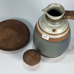 Jarra de Cerámica Gris con Tapa, Asa y Platillo de Madera - imagen 2