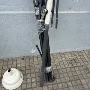 2 Sombrillones con Base y Armazón (uno con avería) - imagen 7