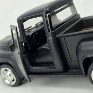 Camioneta Ford F-100 Negra a Escala - imagen 5