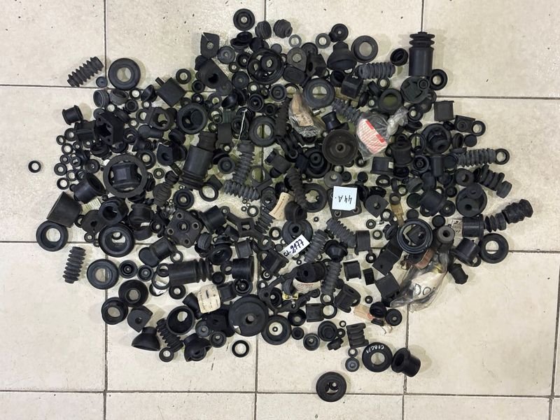 Lote de Fuelles y Gomas Varias para Automotor
