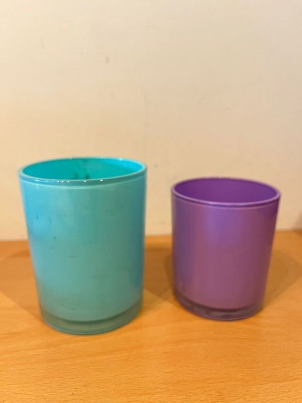 Jarrones de vidrio con ribetes dorados y colores turquesa, púrpura y violeta - imagen 4