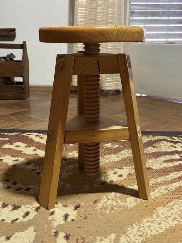 Banco de Madera con Altura Regulable y 3 Patas