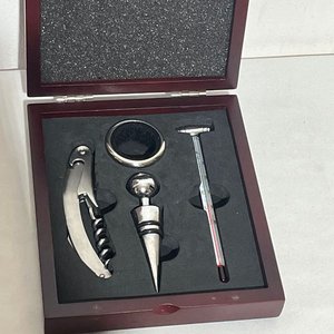 Set de Accesorios para Vino con Estuche - imagen 3