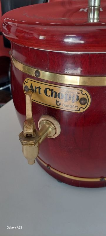 Lote siguiente: Choppera de madera en buen estado