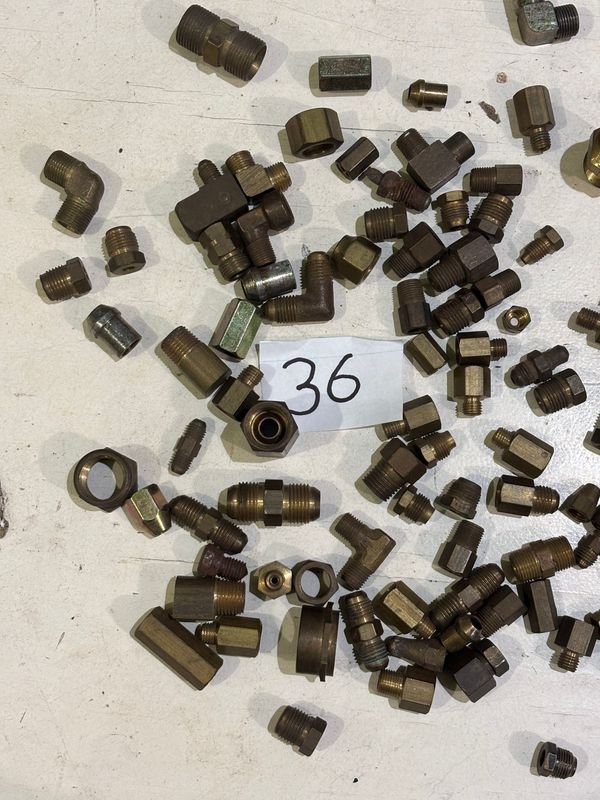 Lote de 100 Piezas de Conexiones y Adaptadores de Bronce