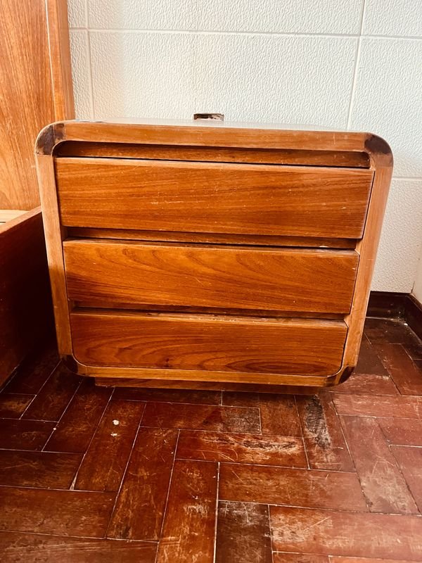 Mesas de Luz Americanas de Madera con 3 Cajones