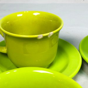 Juego de 12 Tazas y Platos de Porcelana Verde - imagen 4