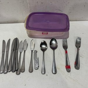Lote siguiente: Lote de Cubiertos Metálicos con Recipiente Plástico