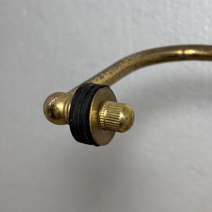 Lámpara de Mesa Clásica en Bronce con Doble Brazo - imagen 9