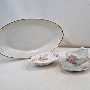Lote siguiente: Conjunto Vajilla Porcelana M+Z Austria Floral Bordes Dorados - 3 Piezas