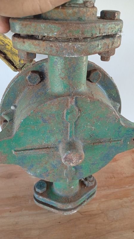 Bomba de Agua Antigua - Pieza Histórica - imagen 2