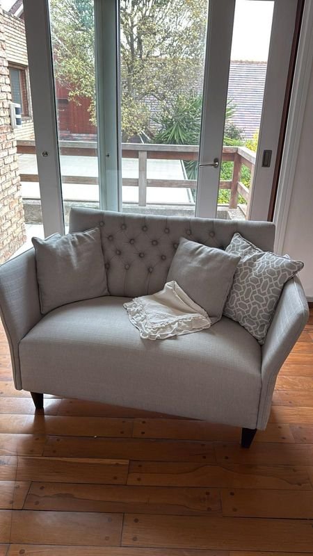 Sillón Gris Capitoné de Dos Cuerpos Impecable