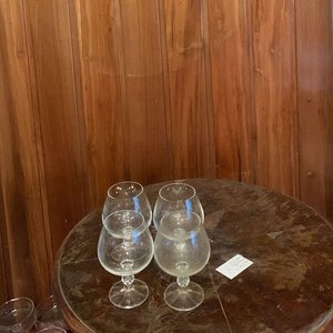 Lote siguiente: 4 Copas de Cristal de Tallo Corto