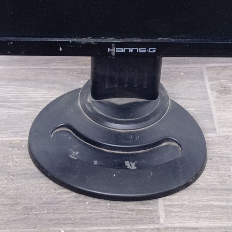 Monitor de 22 pulgadas marca Hannsg con base giratoria - imagen 4