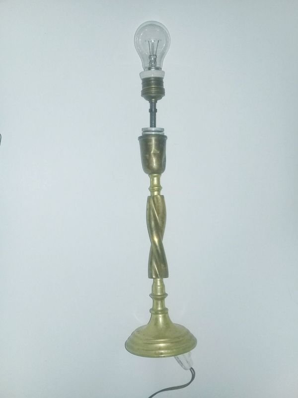 Lámpara de bronce antigua con diseños funcionales - imagen 1