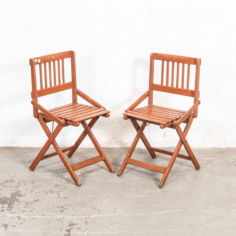 Lote siguiente: Sillitas plegables para niños en madera