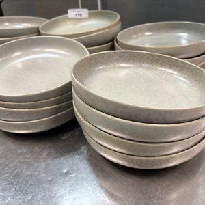 Set de 27 Platos Hondos de Cerámica Gris, 22cm - imagen 3