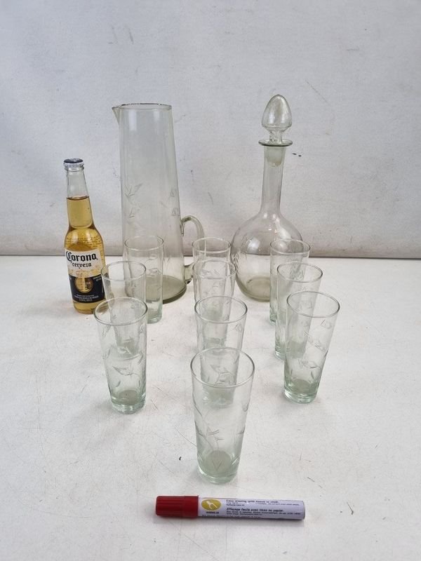 Set de Cristal Tallado Floral: Jarra, Licorera y 10 Vasos Largos