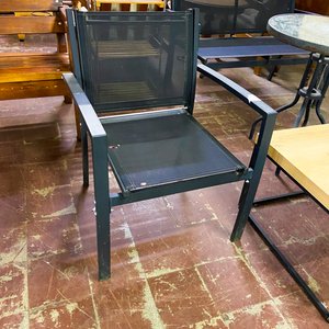 Lote siguiente: Silla de Exterior Metálica con Trama Negra