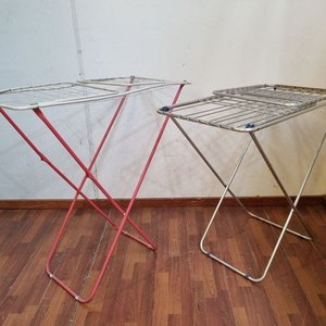 Set de 2 Tendederos Plegables de Ropa (Rojo y Plateado) - imagen 2