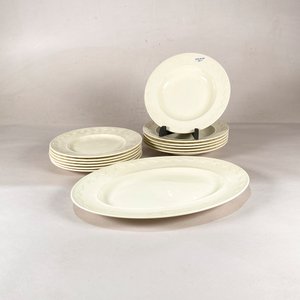 Lote anterior: Juego de Vajilla de Loza Beige Wedgwood Etruria - Fuente Oval y Platos