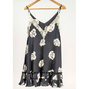 Vestido Rapsodia Negro con Estampado Floral y Encaje Talle 1 - imagen 2
