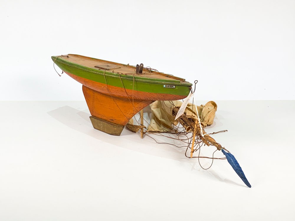 Lote siguiente: Maqueta de velero en madera con detalles