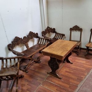 Juego de Living y Comedor Rústico Español en Madera Tallada: Mesa Ratona, 2 Sillones Curules, Banco y 2 Sillas - imagen 2