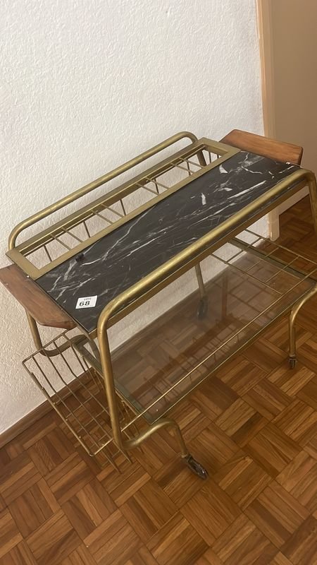 Mesa auxiliar de cocina con tapa de mármol y estructura metálica dorada - imagen 2