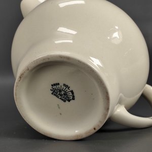 Lote de 4 piezas de porcelana y loza: 2 azucareros, lechera y cremera - imagen 12