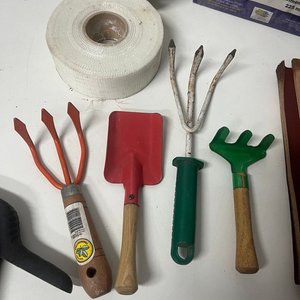 Lote de Herramientas de Jardín, Lijas y Pinzas Plásticas - imagen 3