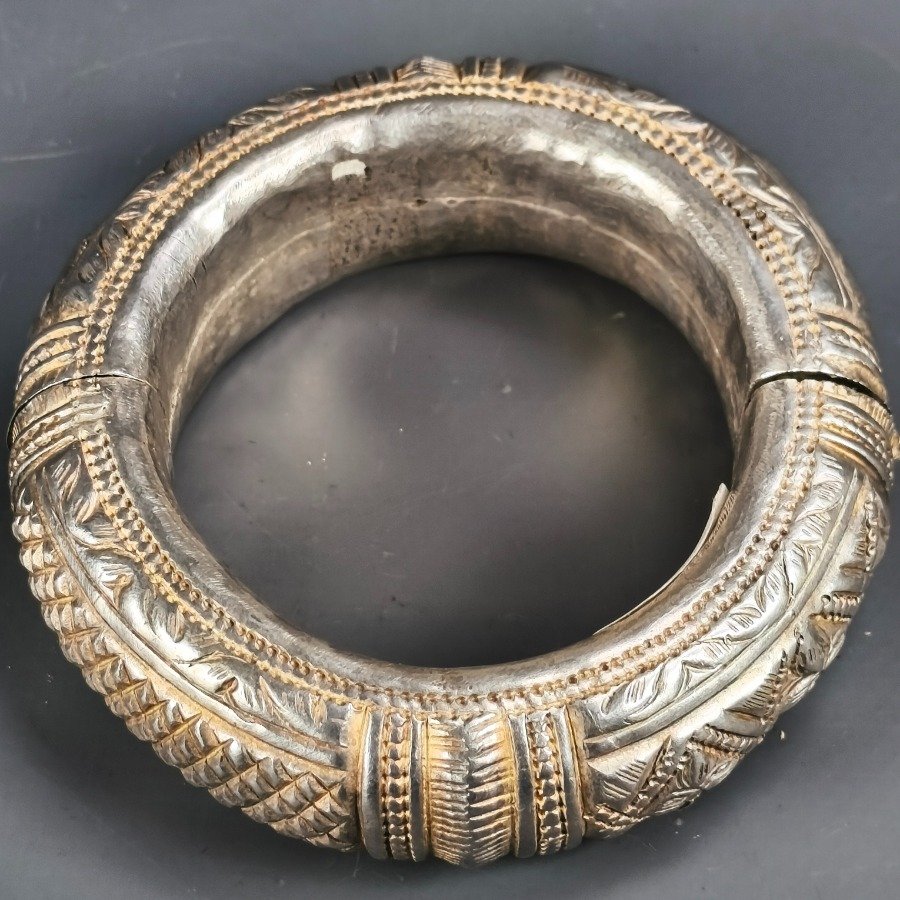 Item 16389 - Image 0