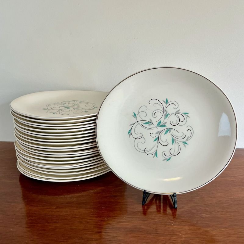 22 Platos de Loza Inglesa Antigua Johnson Bros con Diseño Floral