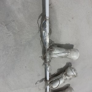 Sistema de Iluminación con Riel y 3 Focos Blancos - imagen 4